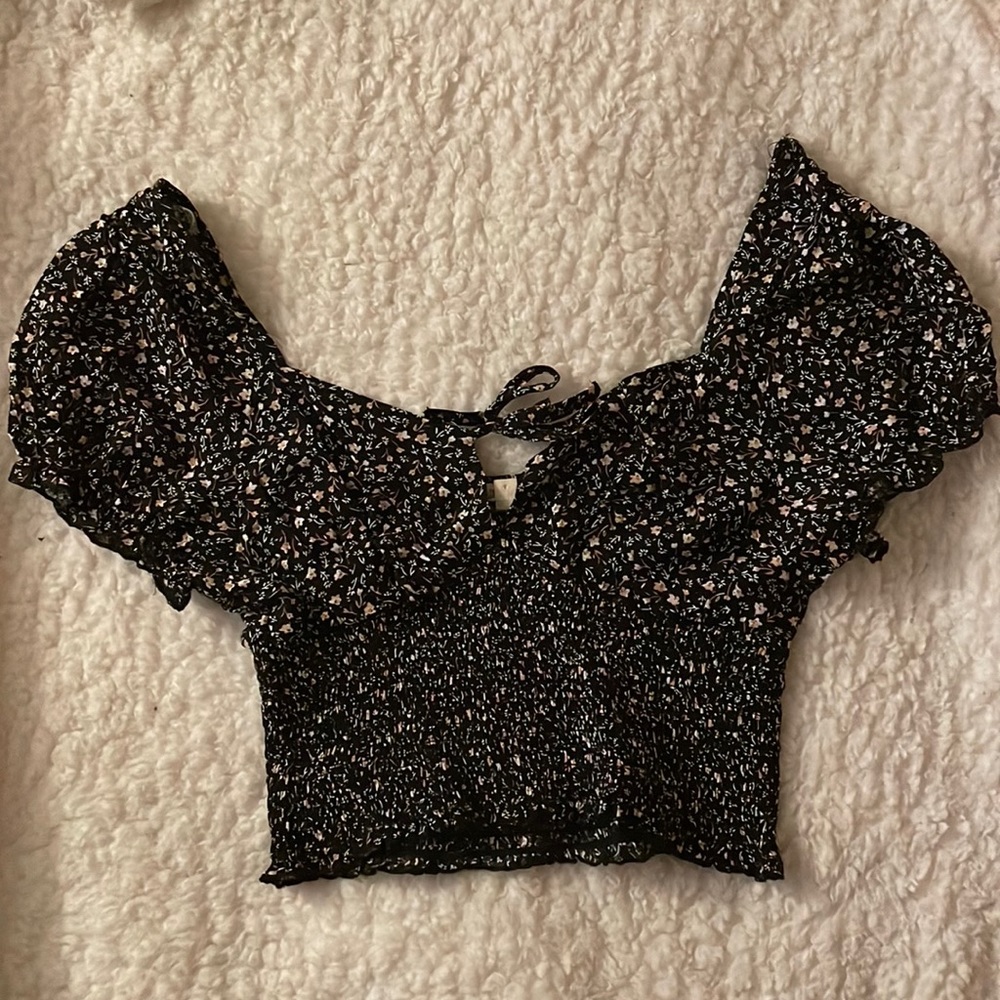 Sky and Sparrow Tilly’s women’s floral tie front smock top